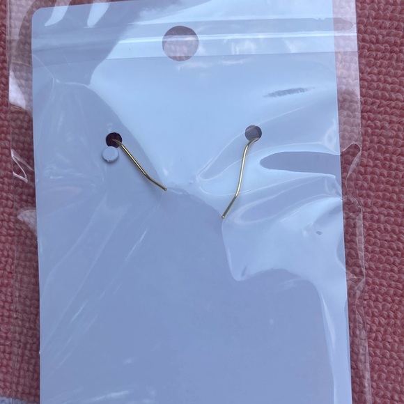 Green Ladybug earrings. - Picture 2 of 2